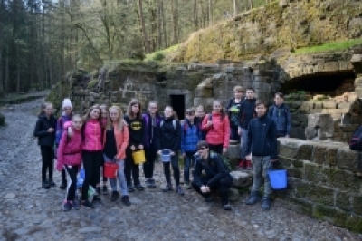 Vypouštění lososů - Dolský mlýn