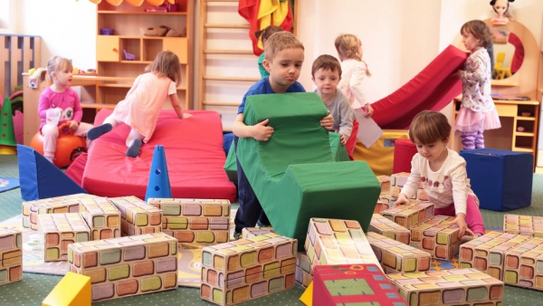 INFORMACE O OBNOVENÍ OSOBNÍ PŘÍTOMNOSTI ŽÁKŮ 1. STUPNĚ VE ŠKOLE